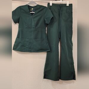 Hunter Green Women's Scrub Set (3 Shirt And 2 Pants)